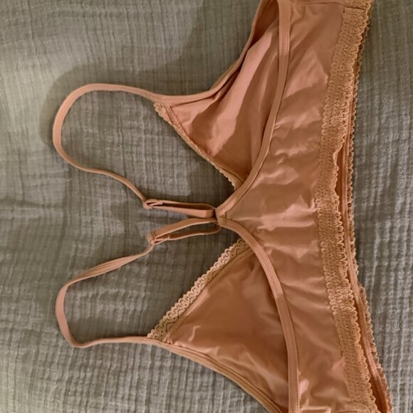 Blush Bra lounge - Picture 2 of 3